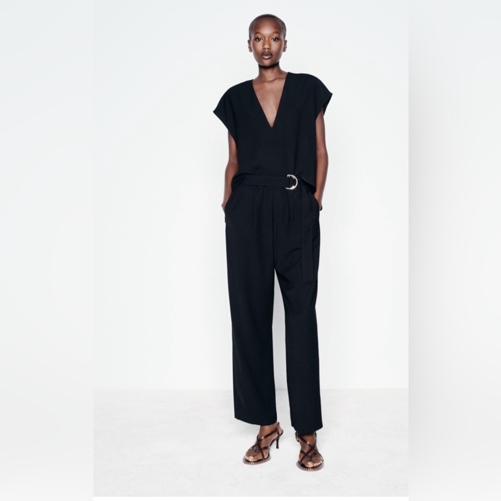 LONG BELTED JUMPSUIT
BLACK . SIZE LARGE.-Elegant Black Jumpsuit